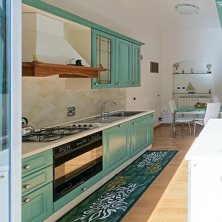 Little Flower Holiday Apartament La Spezia